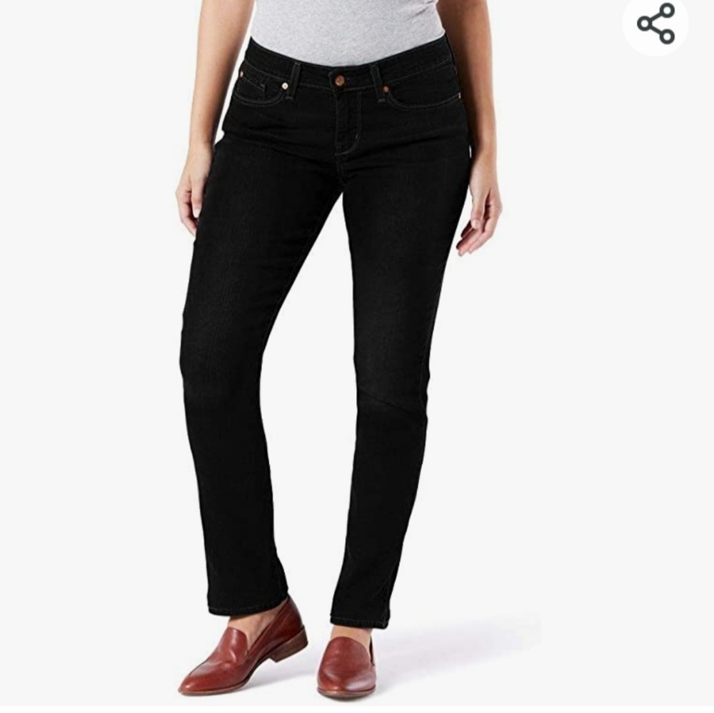 NWT signature jeans by Levi Struass sz 26/28.